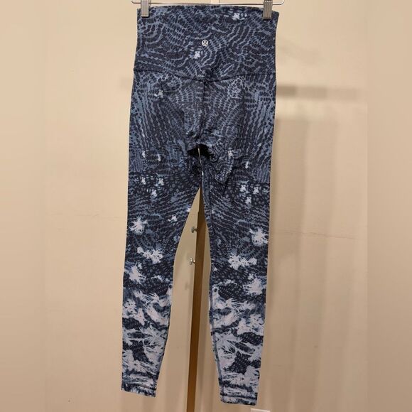 lululemon athletica Blue and Black Patterned Leggings - Picture 4 of 5